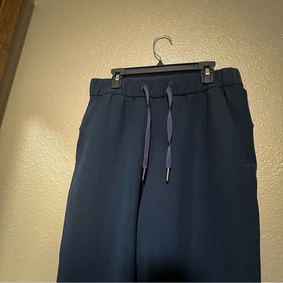 ✨LIKE NEW✨ Lululemon On the Fly 7/8 Pants Travel Gym Lightweight Activewear - Picture 8 of 13